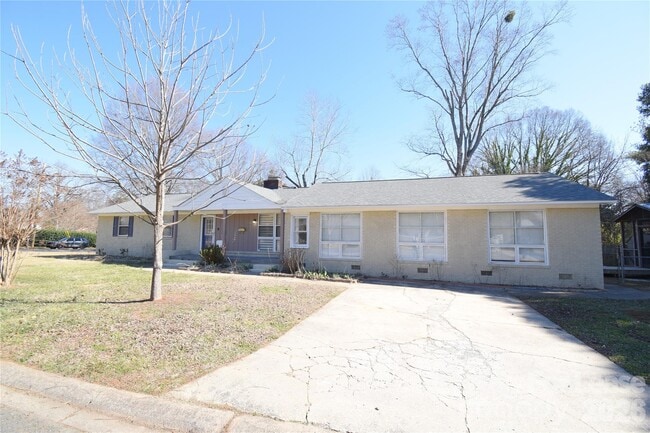 4201 University Dr in Charlotte, NC - Building Photo - Building Photo