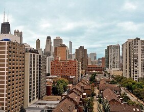 88 W Schiller St, Unit 809 in Chicago, IL - Foto de edificio - Building Photo