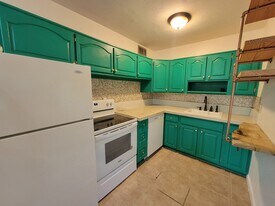 133 California Dr NE, Unit 2 in Fort Walton Beach, FL - Building Photo