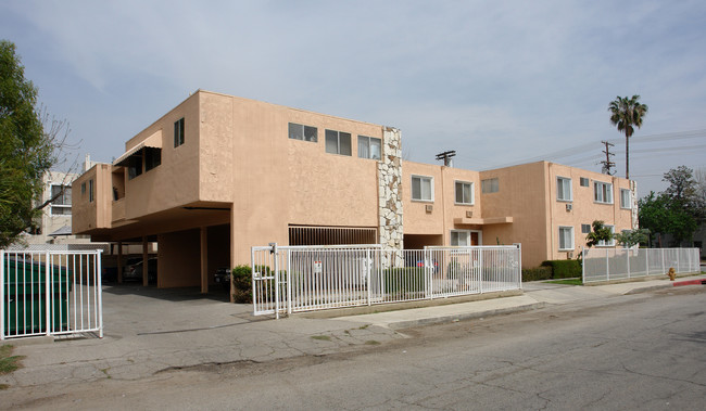 7305 Kester Ave in Van Nuys, CA - Building Photo - Building Photo