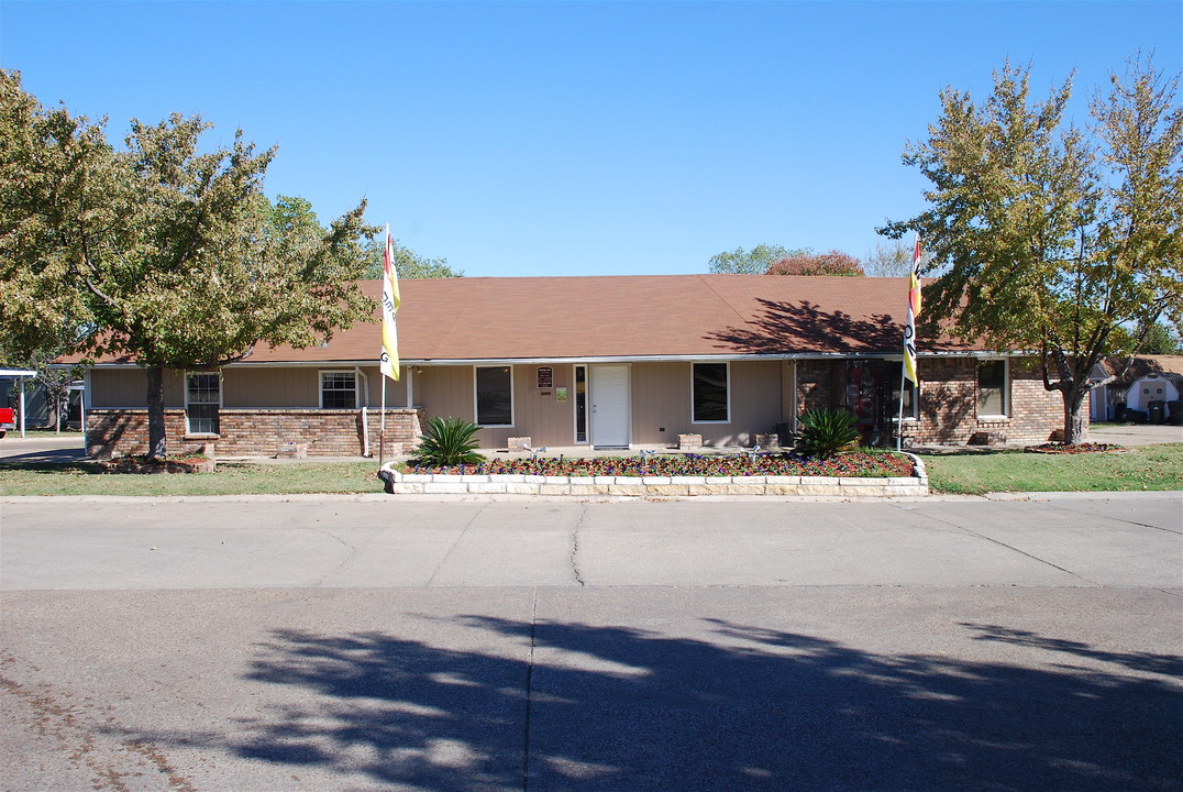 Oakwood Cove in Dallas, TX - Building Photo