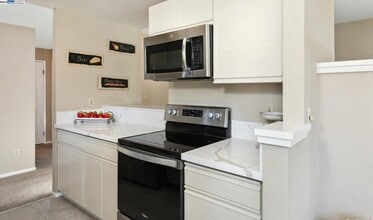 8170 Mountain View Dr, Unit G in Pleasanton, CA - Building Photo - Building Photo