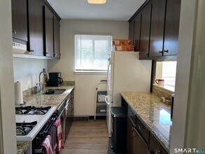 208 Timber Ln in Canton, CT - Building Photo - Building Photo