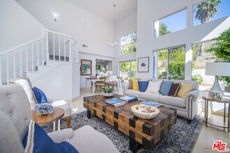 24517 Vía Esquina in Calabasas, CA - Building Photo - Building Photo