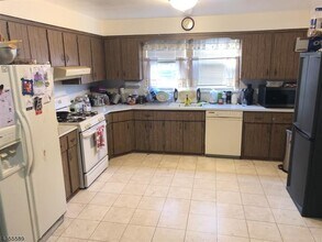 48 Hobart Pl in Clifton, NJ - Building Photo - Building Photo