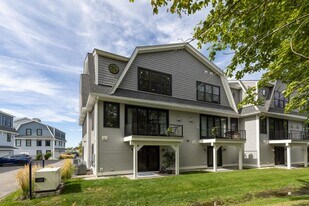 28 Little Bay Dr in Dover, NH - Building Photo