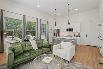 6418 Maple Ave in Dallas, TX - Building Photo - Building Photo