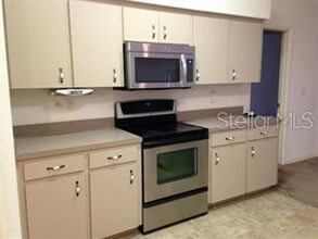 129 Winston Manor Cir in Seffner, FL - Foto de edificio - Building Photo