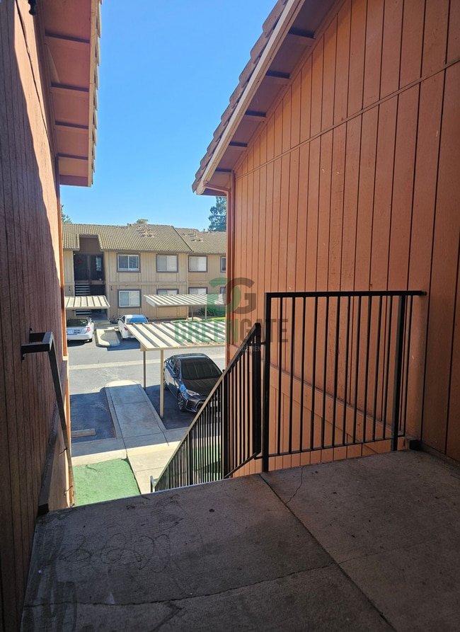 495 Cherry Ln in Manteca, CA - Building Photo - Building Photo