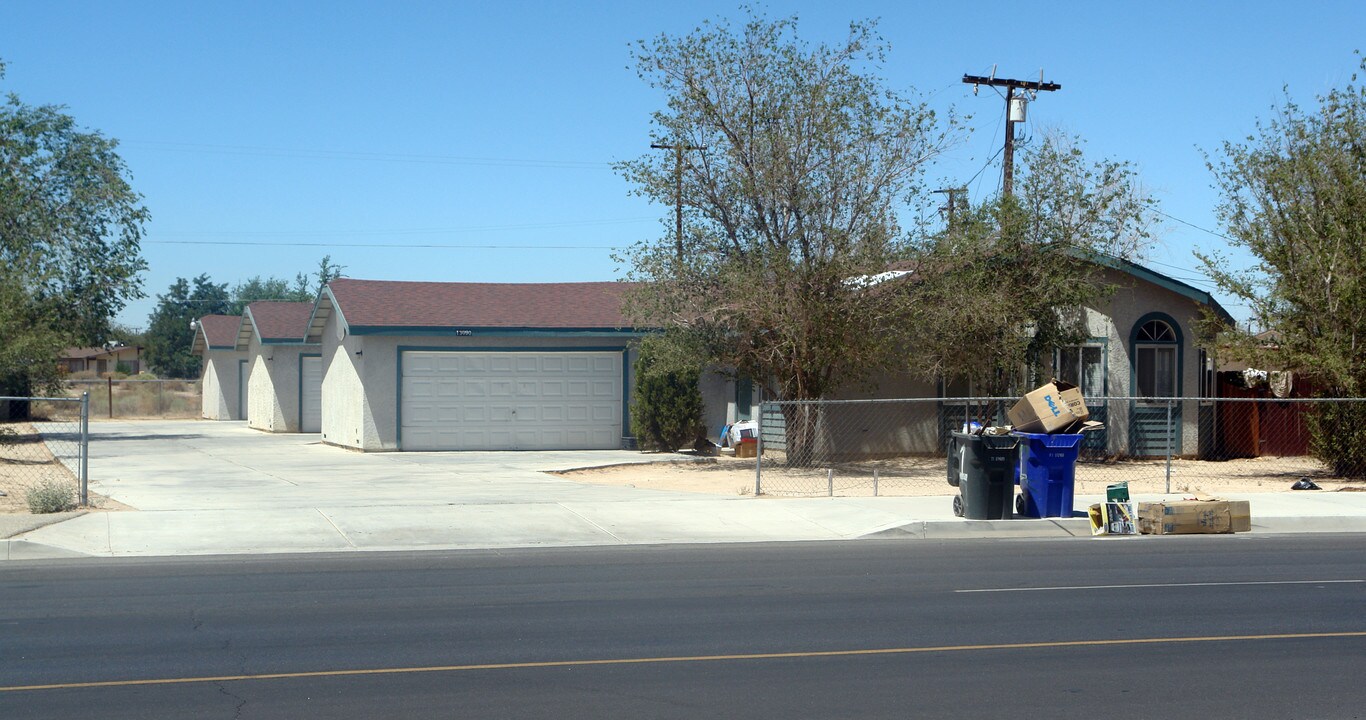 13090 Navajo Rd in Apple Valley, CA - Building Photo