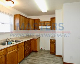 2242 Kent St in Toledo, OH - Building Photo - Building Photo