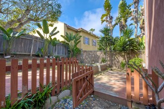 648 Stevens Ave in Solana Beach, CA - Building Photo - Building Photo