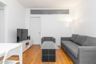 250 E 82nd St, Unit SI ID1032020P in New York, NY - Building Photo - Building Photo