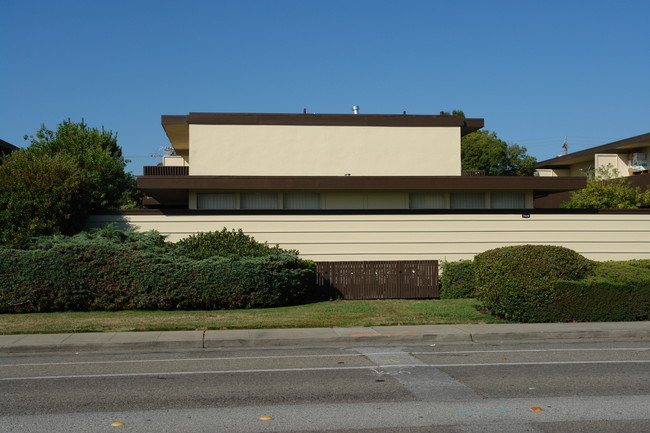 1520 S Claremont St in San Mateo, CA - Building Photo - Building Photo