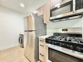 412 Brooks Ave in Los Angeles, CA - Building Photo - Building Photo