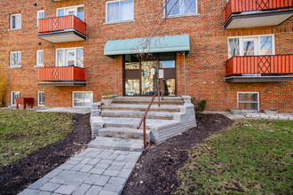 5855 Decelles Pl in Montréal, QC - Building Photo - Building Photo