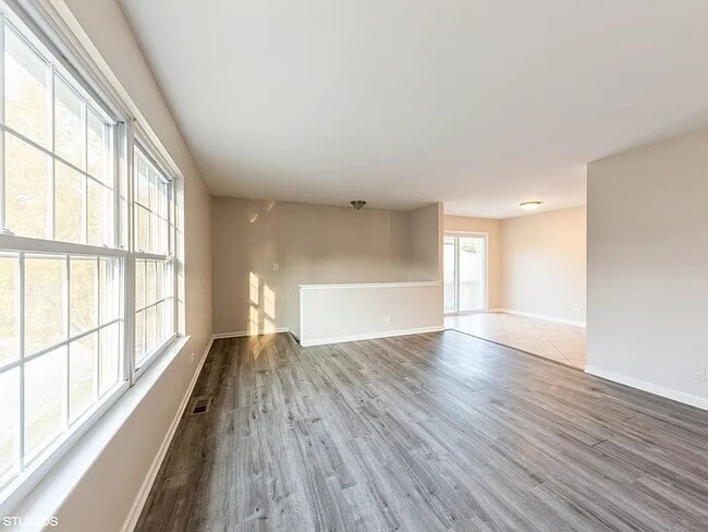 414 Tanglewood Ct in Vernon Hills, IL - Foto de edificio - Building Photo