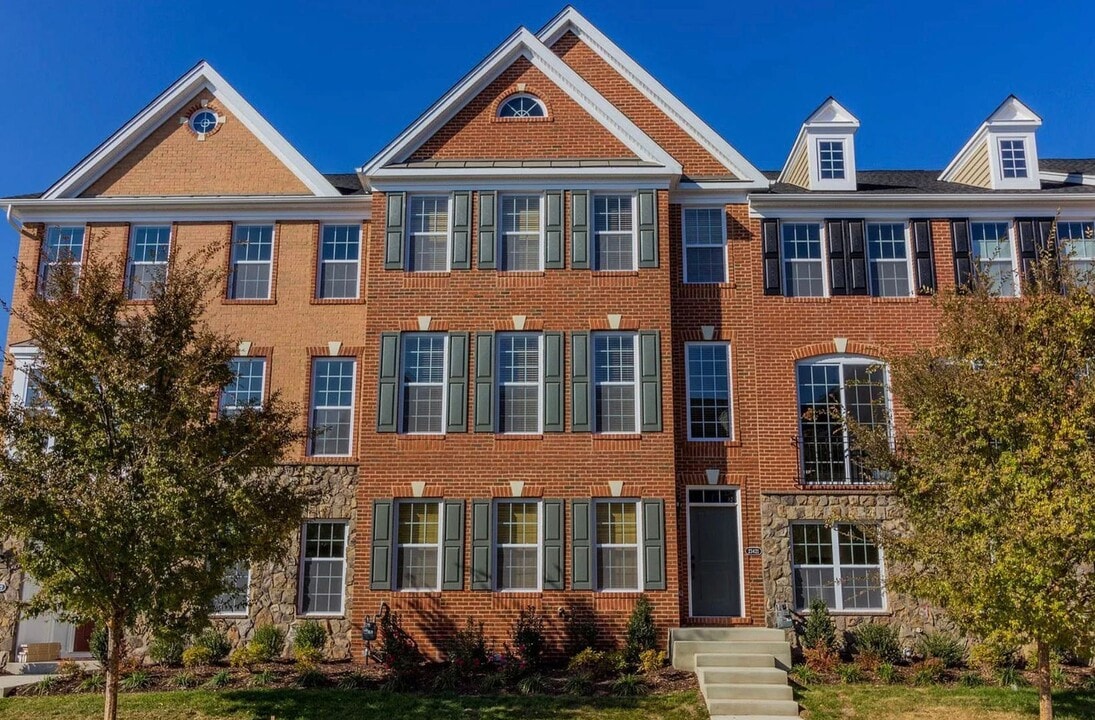 23421 Berkeley Meadows Dr in Ashburn, VA - Foto de edificio