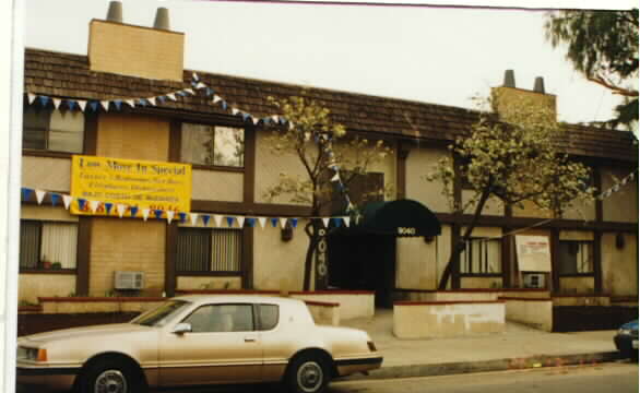 9040 Cedros Ave in Van Nuys, CA - Building Photo - Building Photo