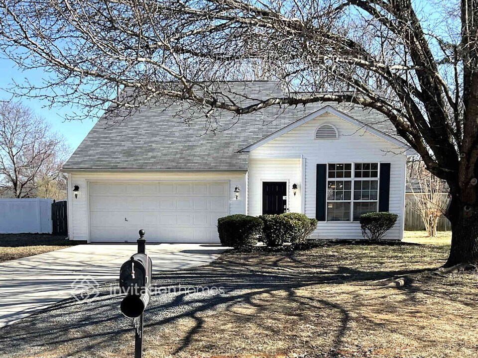 2806 Rosemeade Dr in Monroe, NC - Foto de edificio