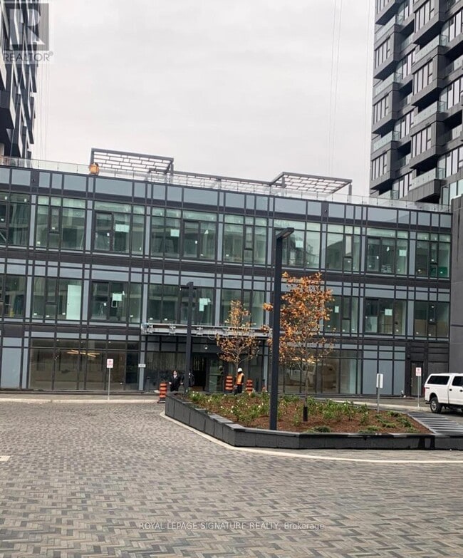 1 Quarrington Ln in North York, ON - Building Photo - Building Photo