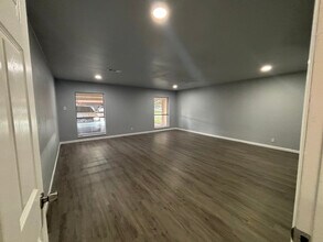 1212 N Creek Dr in Saginaw, TX - Building Photo - Building Photo