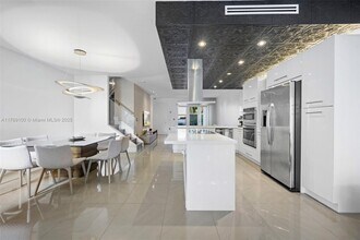 6415 NW 104th Path in Doral, FL - Building Photo - Building Photo
