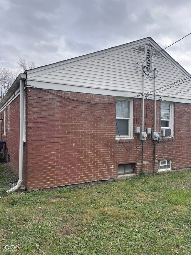 1308 Medford Ave in Indianapolis, IN - Foto de edificio - Building Photo