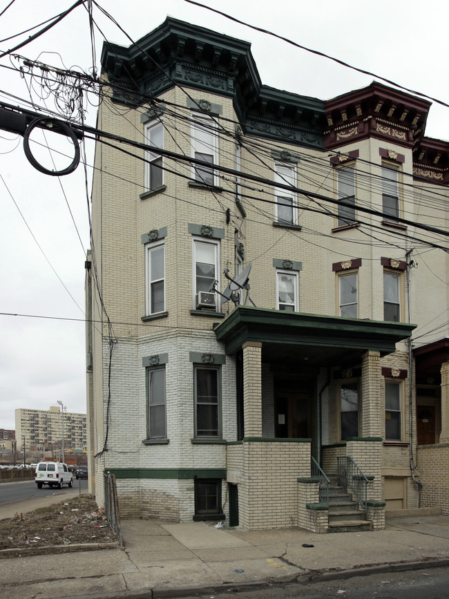 375 Baldwin Ave in Jersey City, NJ - Building Photo - Building Photo