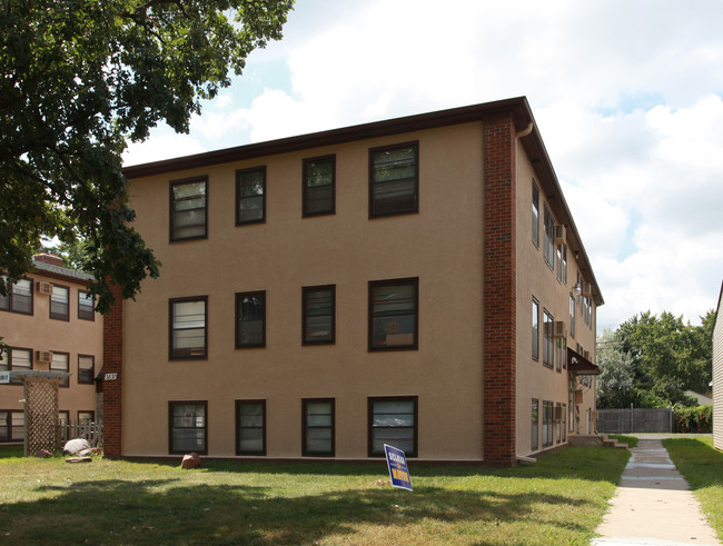 3837 W Broadway Ave in Minneapolis, MN - Building Photo - Building Photo