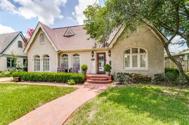 property at 4541 N Versailles Ave