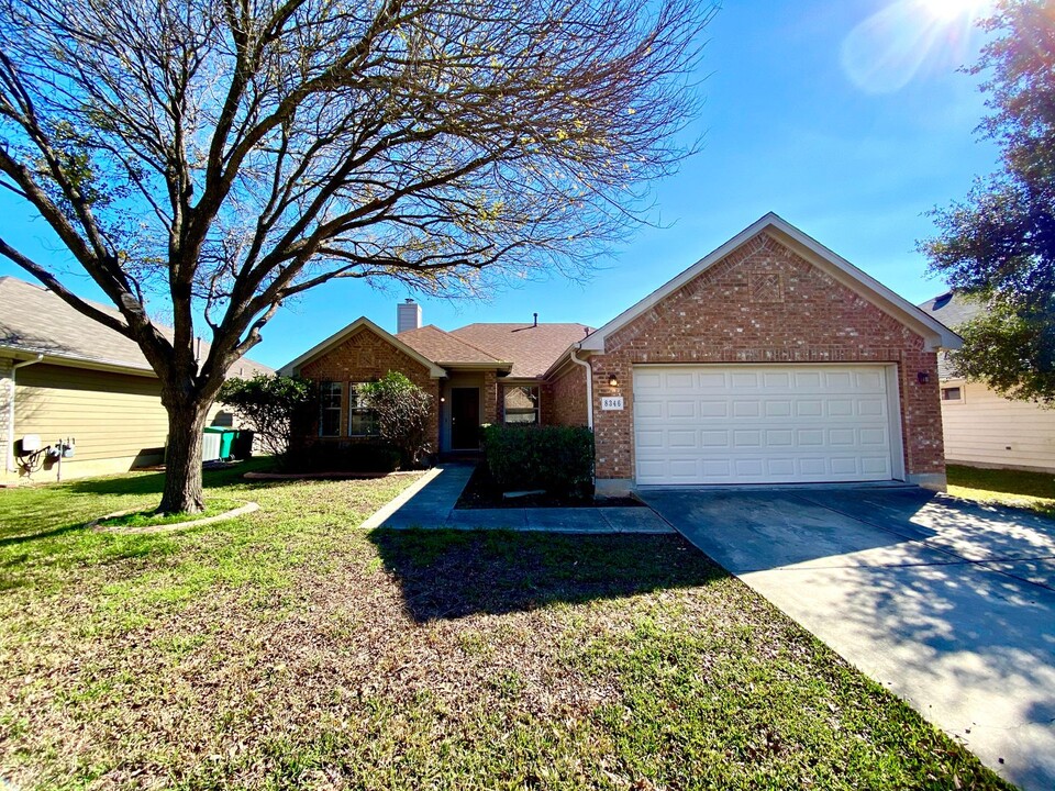 8346 Copperglen in Converse, TX - Building Photo