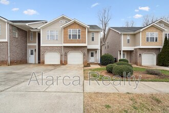 111 Sherman Oaks Ln in Mooresville, NC - Building Photo - Building Photo