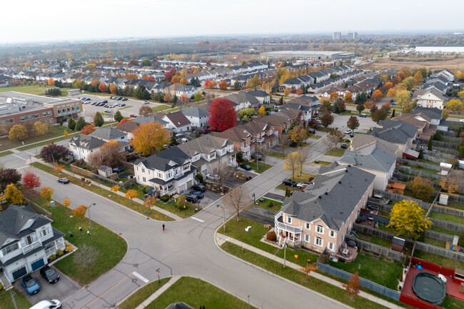 7 Bliss Crt in Whitby, ON - Building Photo - Building Photo