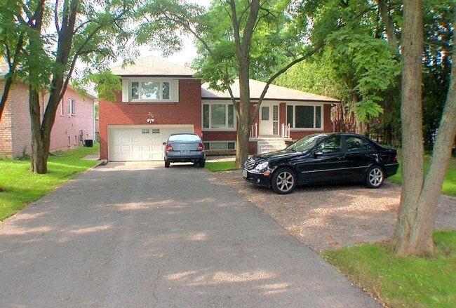 property at 276 Elgin Mills Rd W