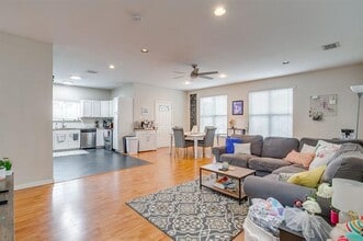 2700 McCart Ave in Fort Worth, TX - Building Photo - Building Photo