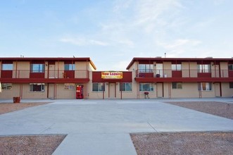 Reyes Apartments in El Paso, TX - Building Photo - Building Photo