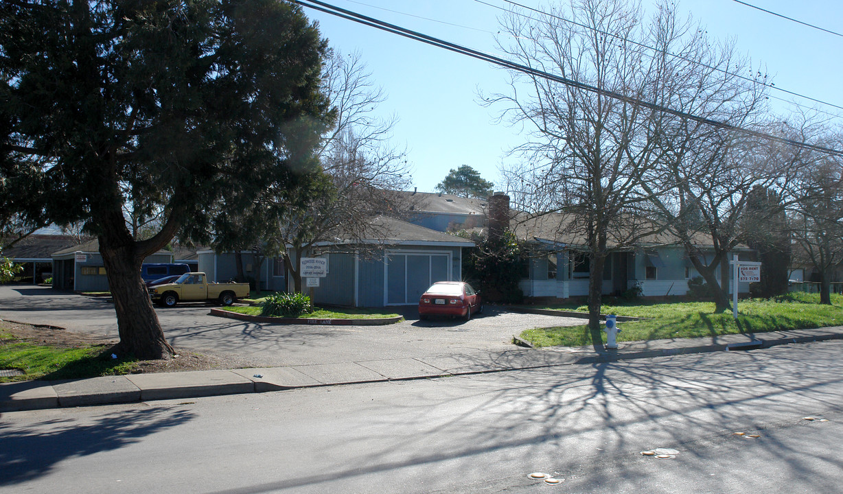 2356-2380 Corby Ave in Santa Rosa, CA - Foto de edificio