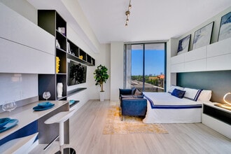 Nine Hollywood in Hollywood, FL - Building Photo - Building Photo