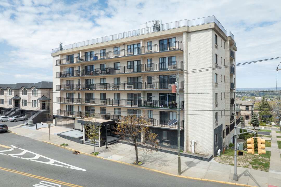 Cliff Towers in Palisades Park, NJ - Building Photo