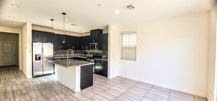 4121 Mission Tree Way in Oceanside, CA - Building Photo - Building Photo
