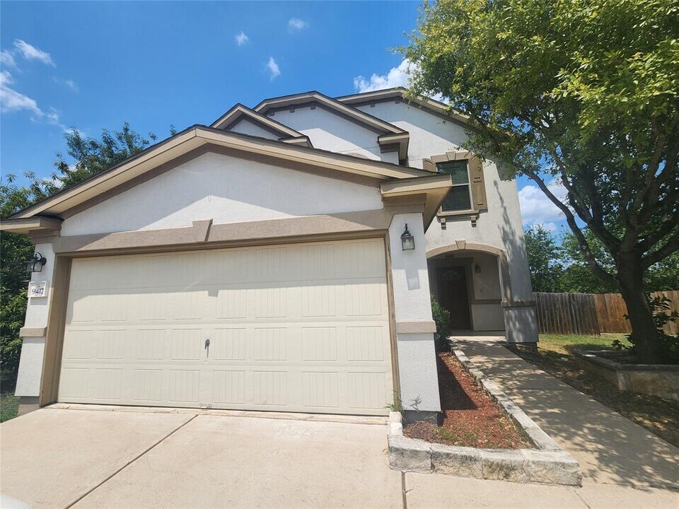 9417 Edmundsbury Dr in Austin, TX - Building Photo