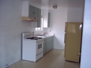 2108 Fort Wayne St in Oroville, CA - Foto de edificio - Building Photo