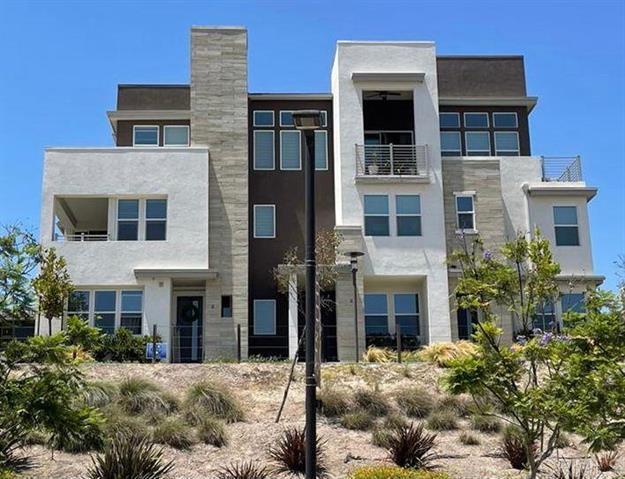 2048 Foxtrot Lp in Chula Vista, CA - Building Photo