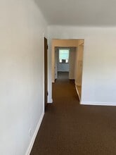 6734 Montgomery Rd, Unit 3 in Cincinnati, OH - Foto de edificio - Building Photo