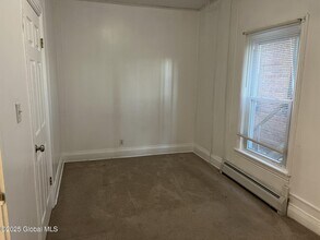 2412 9th Ave in Watervliet, NY - Building Photo - Building Photo