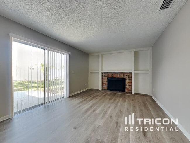 646 Pine Forest Dr in Brandon, FL - Building Photo - Building Photo