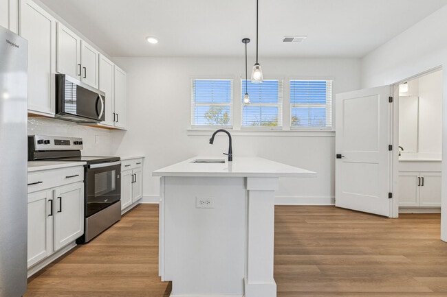 Sablewood in Charlotte, NC - Building Photo - Building Photo