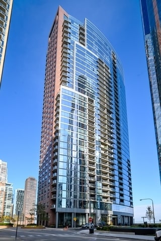 450 E Waterside Dr, Unit 2902 in Chicago, IL - Foto de edificio