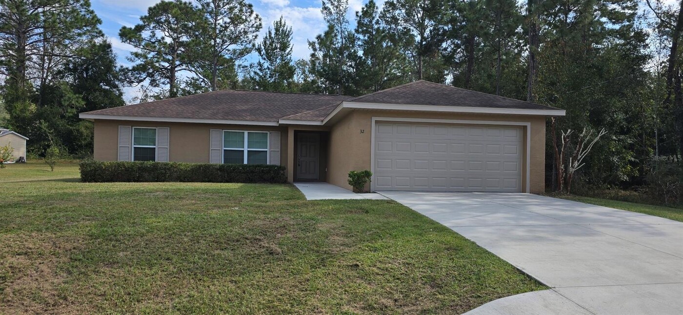 32 Pine Ct Loop in Ocala, FL - Building Photo